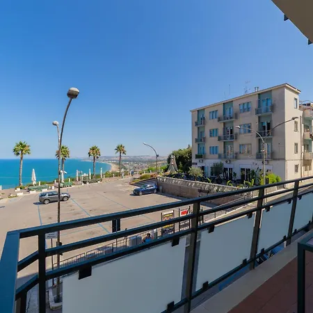 Beb Piazza Marconi 4*