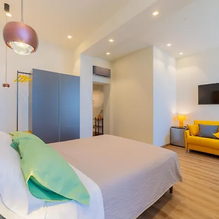 Beb Piazza Marconi 4*